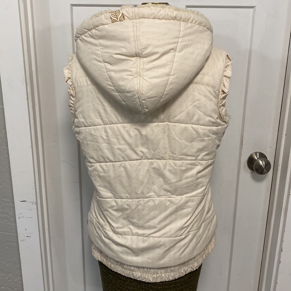 BILLABONG HOODED VEST WITH FAUX FUR LINING AND RUFFLES - Picture 11 of 16